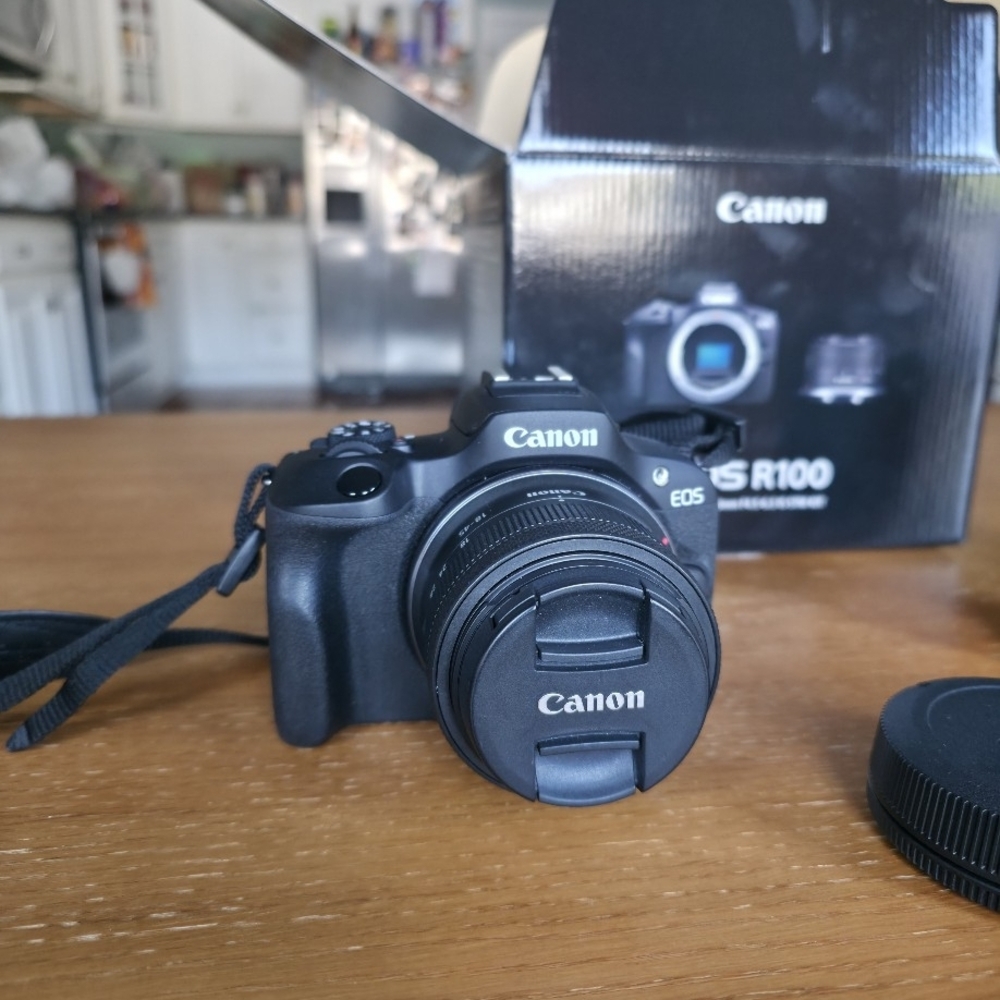 Canon EOS R100 Mirrorless Digital Camera in Black